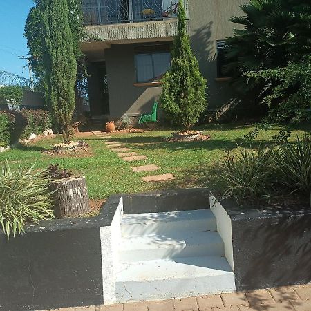Jacuzzi City Home كامبالا المظهر الخارجي الصورة