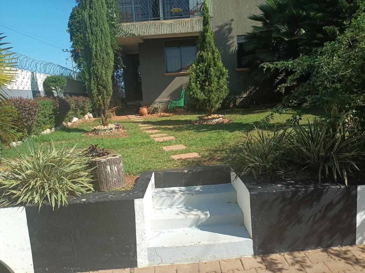 Jacuzzi City Home كامبالا المظهر الخارجي الصورة