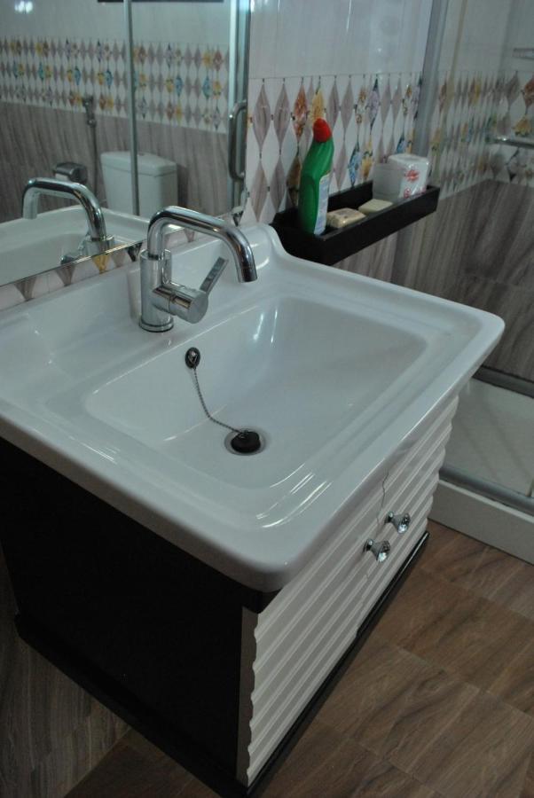 Jacuzzi City Home كامبالا المظهر الخارجي الصورة
