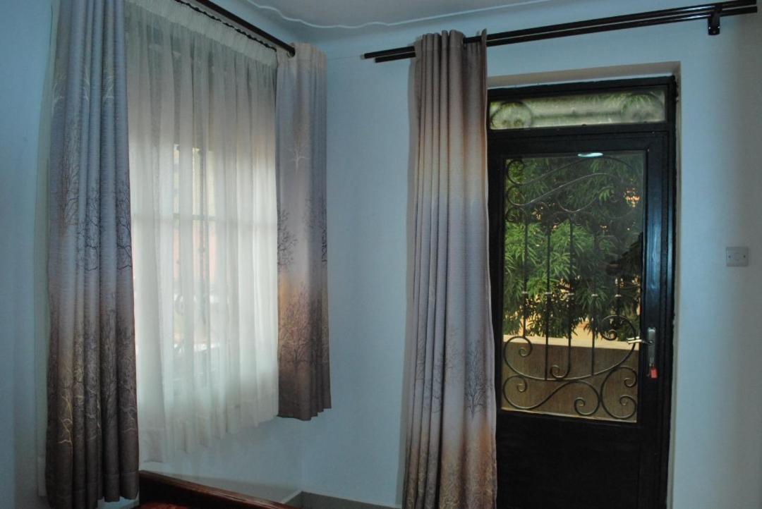 Jacuzzi City Home كامبالا المظهر الخارجي الصورة