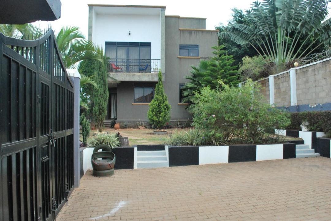 Jacuzzi City Home كامبالا المظهر الخارجي الصورة